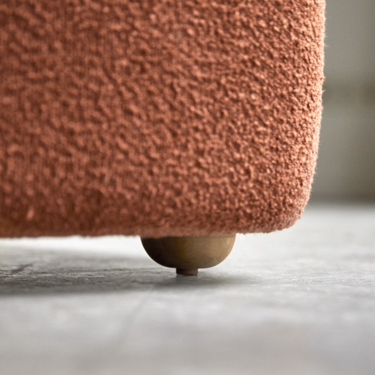 Soren - Sofá de 2 plazas de acacia maciza y tela terracota