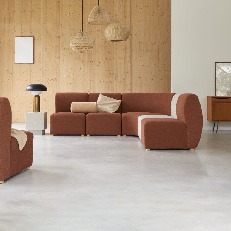 Swann - Divanetto modulare in legno di acacia massello e tessuto terracotta, 3 posti