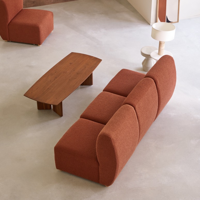 Swann - Divanetto modulare in legno di acacia massello e tessuto terracotta, 3 posti