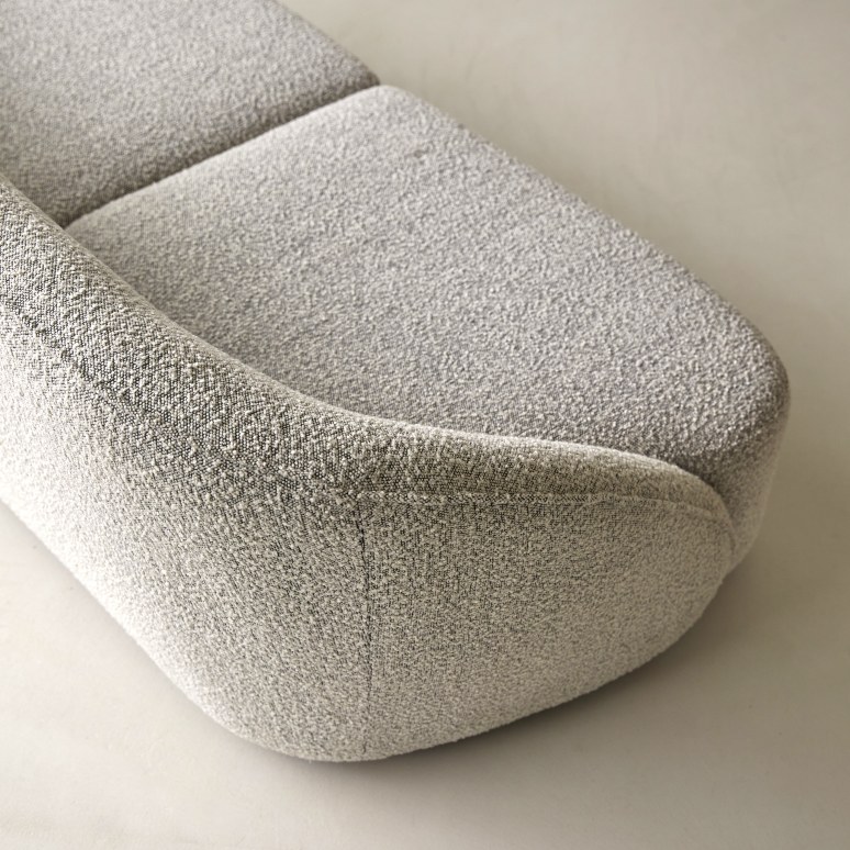 Soren - 2-Sitzer-Sofa mit massivem Akazienholzgestell und grauem Stoffbezug