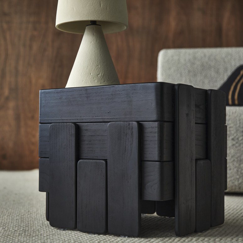 Nido - Stackable black side tables in solid mango