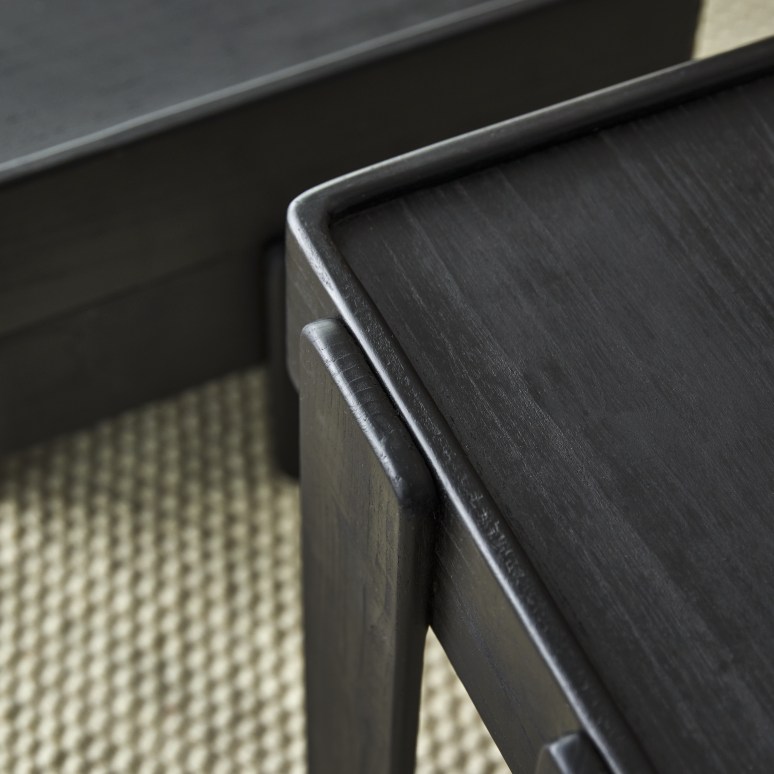Nido - Stackable black side tables in solid mango