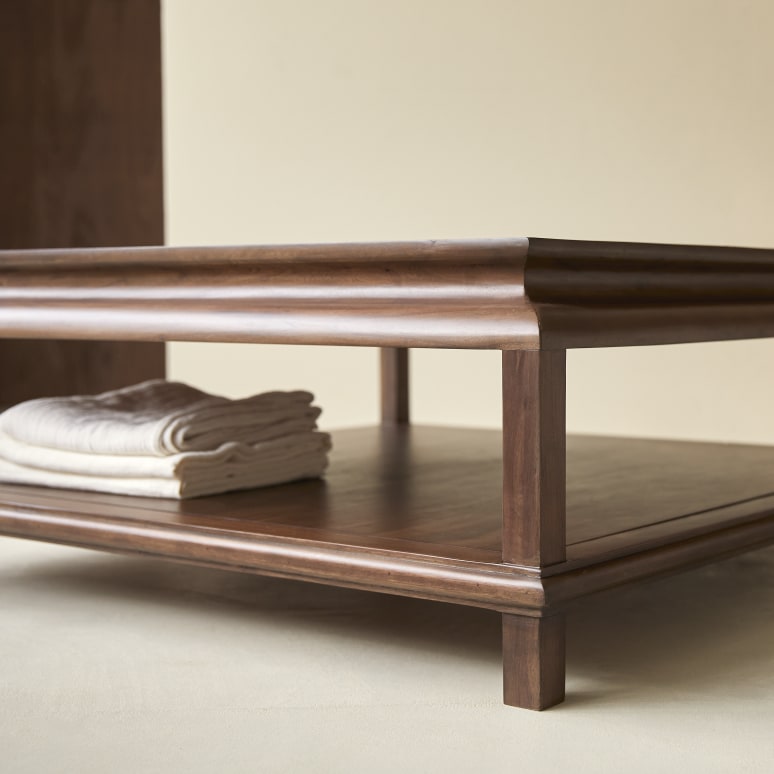 Achille - Square coffee table in solid acacia
