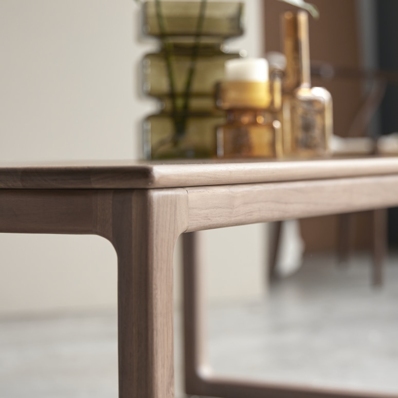 Arto - Mesa baja de nogal macizo