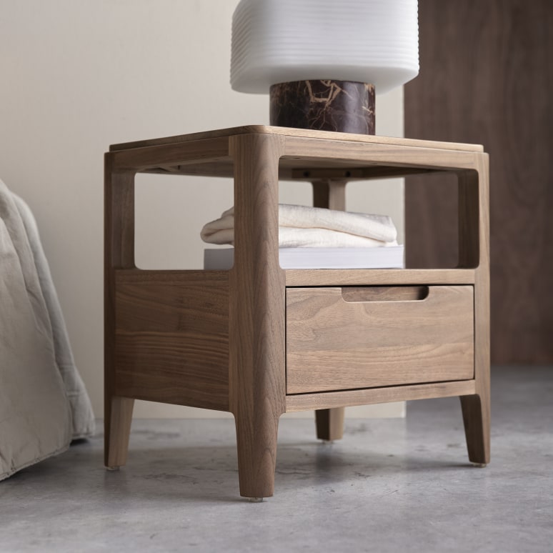 Arto - One-drawer solid walnut bedside cabinet