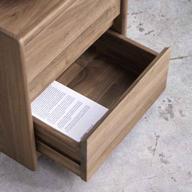 Arto - Comodino in legno di noce massello, 2 cassetti