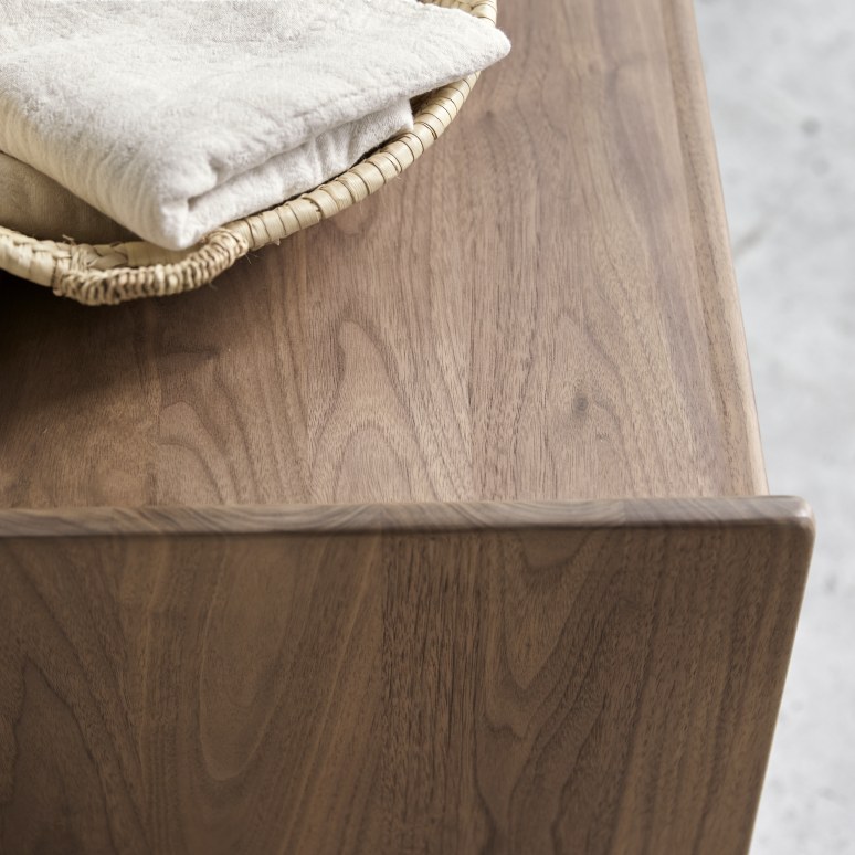 Arto - Comodino in legno di noce massello, 2 cassetti