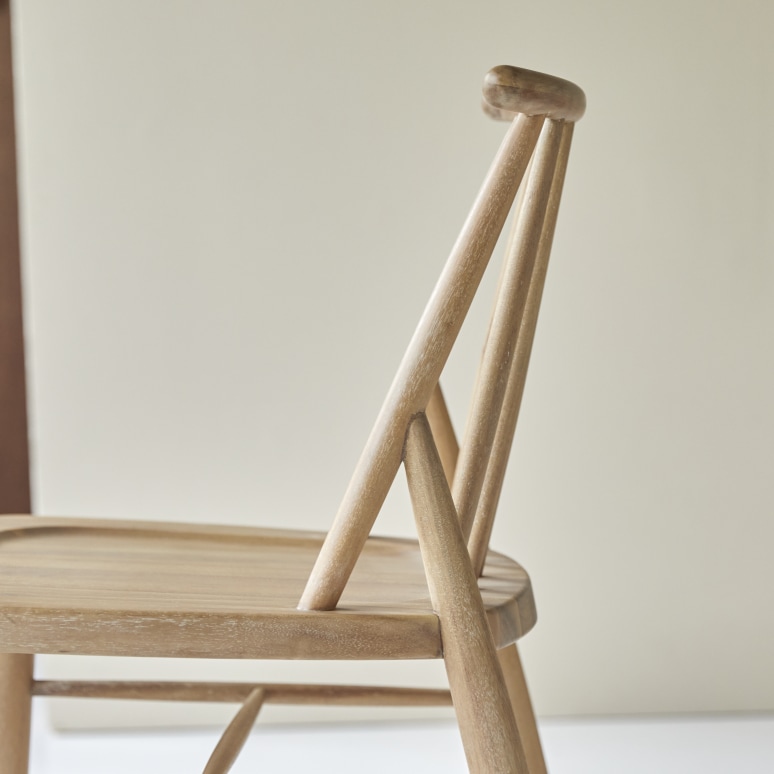 Léa - Stuhl aus massivem Akazienholz