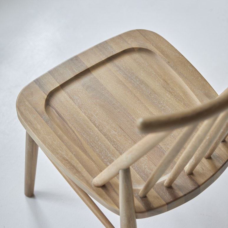 Léa - Stuhl aus massivem Akazienholz