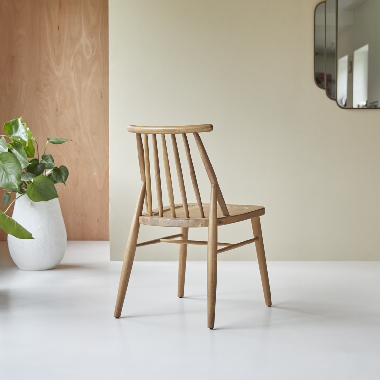 Léa - Stuhl aus massivem Akazienholz