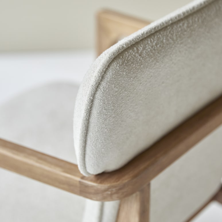 Viktor - Sillón de acacia maciza y tela