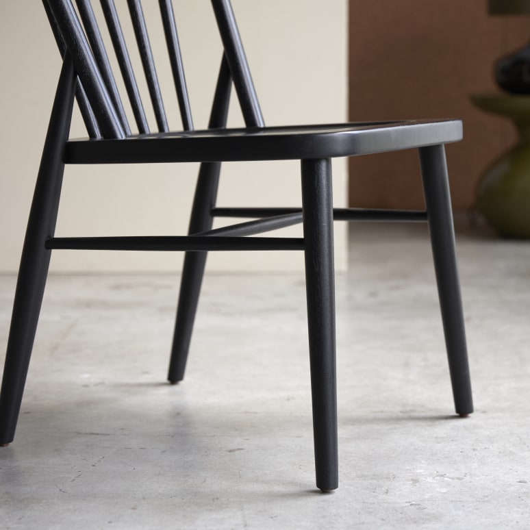 Leonor - Sprossenstuhl aus massivem Akazienholz schwarz