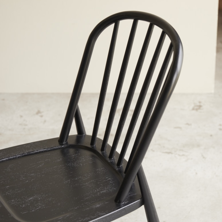 Leonor - Silla con barrotes de acacia maciza negra