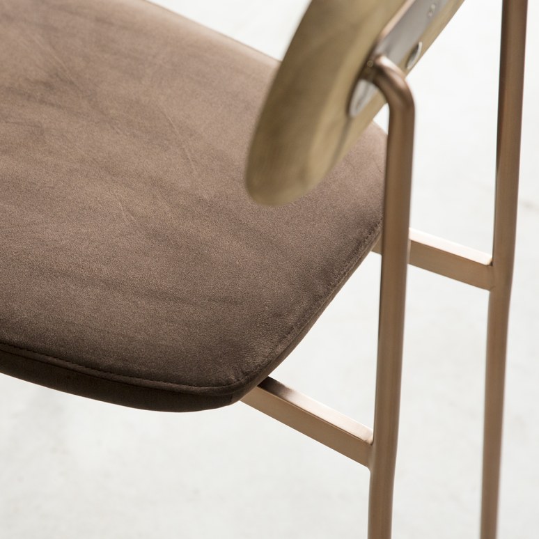 Yutapi - Set of 2 Brown Oak Chairs