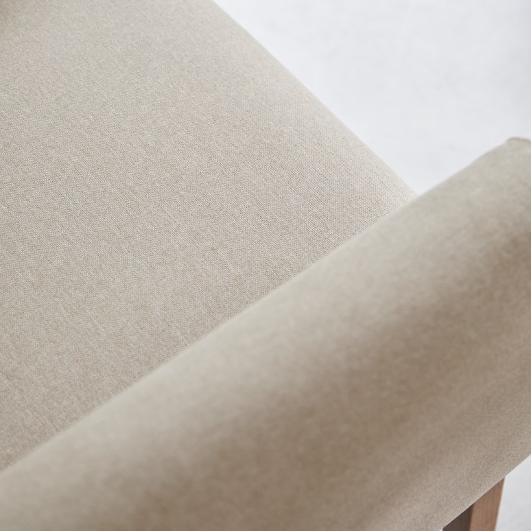 Bjorn - Armchair in solid oak and ecru fabric