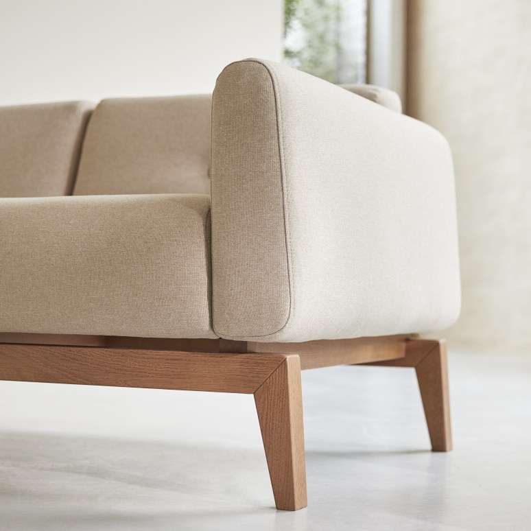 Bjorn - 2-Sitzer-Sofa mit massivem Eichenholzgestell und ecrufarbenem Stoffbezug