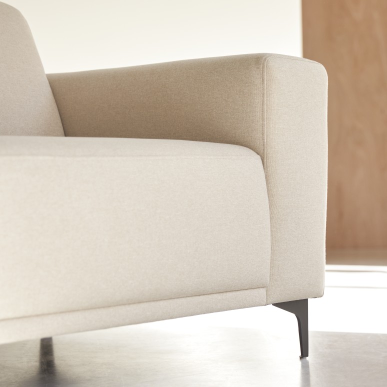 Lars - Beige 2.5-seater fabric-covered sofa