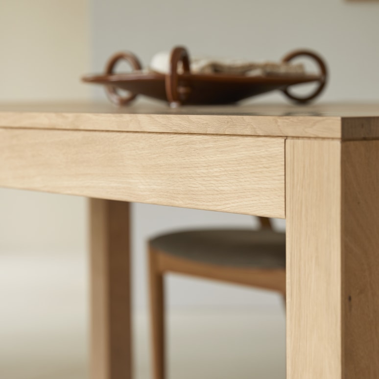 Eden - Table extensible en chêne massif 6-10 pers.