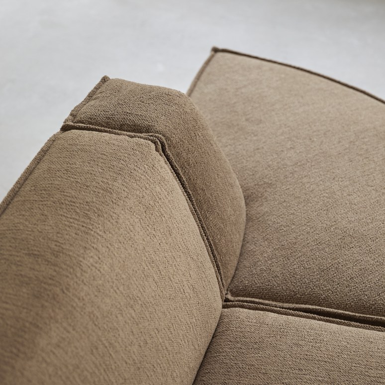 Dario - Banquette modulable en tissu camel, 4 places