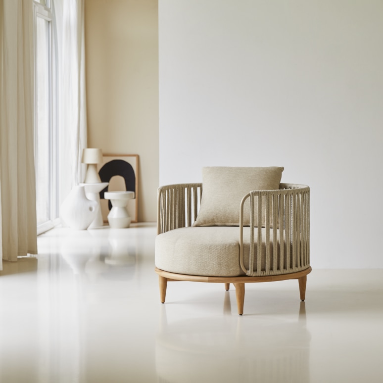 Ezra - Sillón de teca maciza y tela