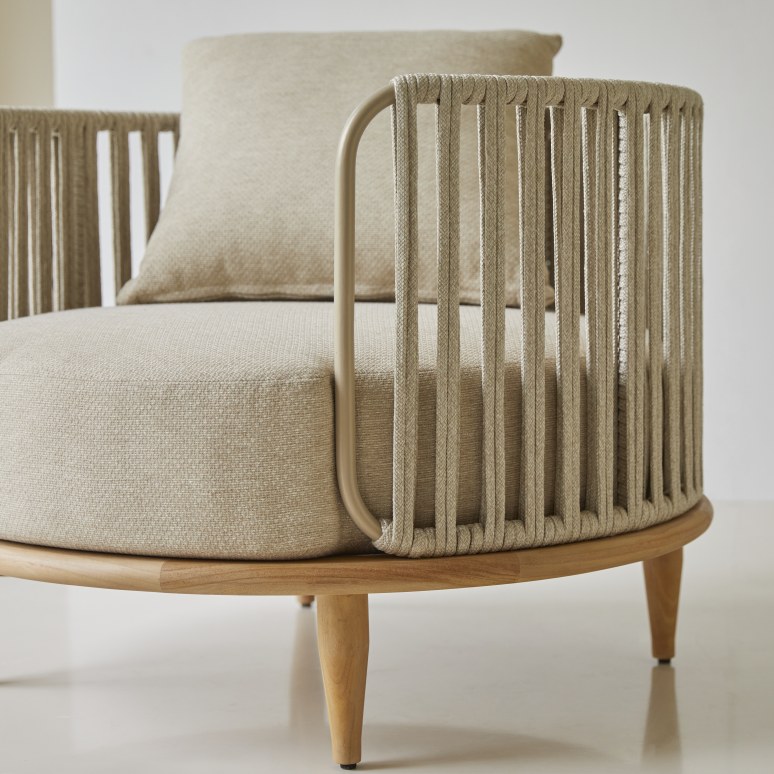 Ezra - Fauteuil van massief teak en stof