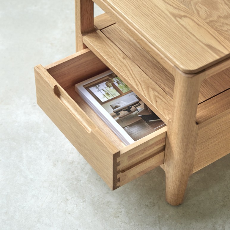 Arto - Bedside table in solid oak with 1 drawer