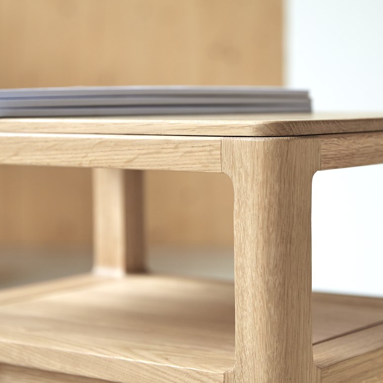 Arto - Bedside table in solid oak with 1 drawer