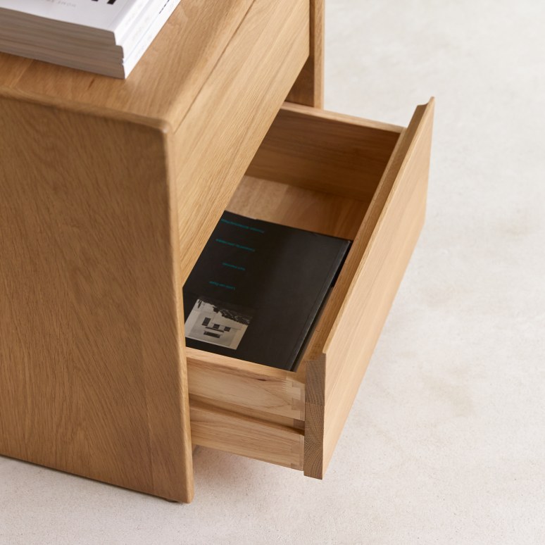 Arto - Bedside table in solid oak with 2 drawers