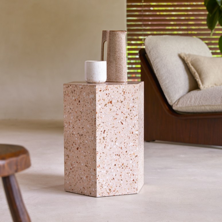 Zoé - End table in premium pink terrazzo