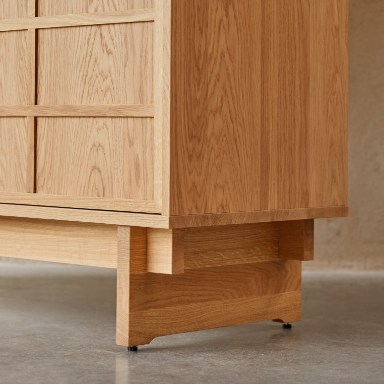 Miu - Eikenhouten kast