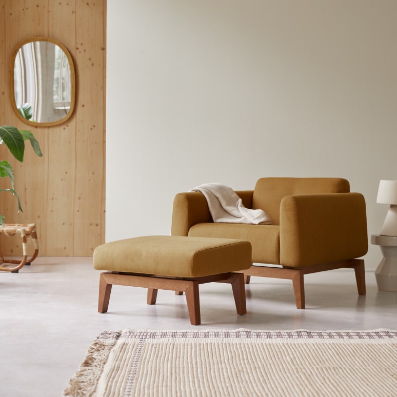 Bjorn - Footrest in solid oak and mustard-coloured fabric