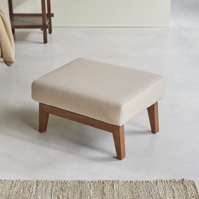 Bjorn - Solid oak and ecru-coloured wool footrest