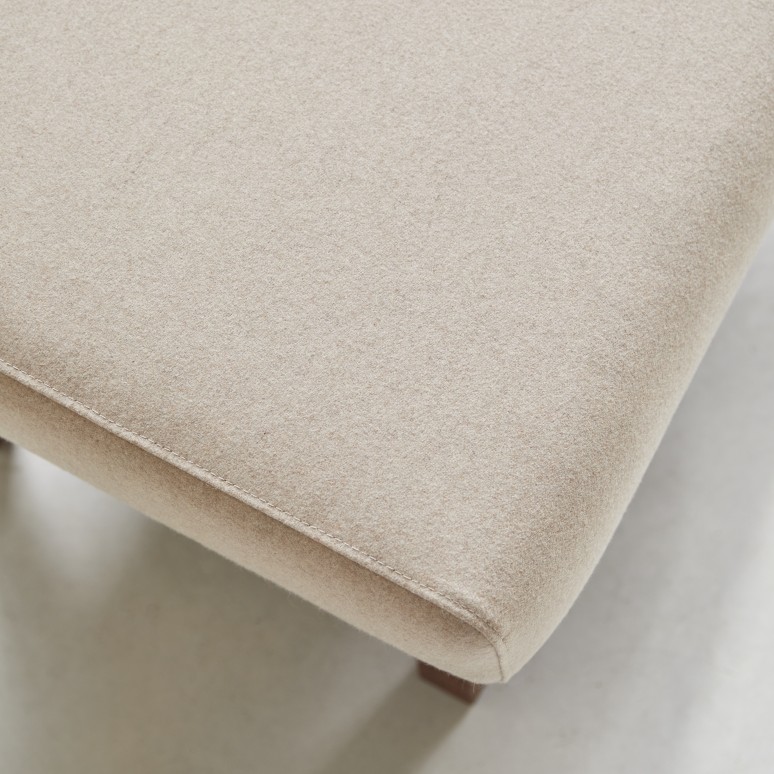 Bjorn - Solid oak and ecru-coloured wool footrest