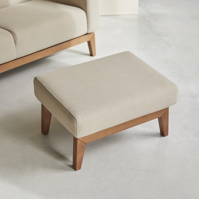 Bjorn - Fußhocker aus massivem Eichenholz und naturfarbenem Stoff