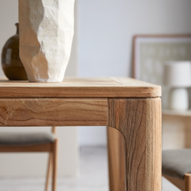 Ruth - Table in recycled solid teak, seats 4–6 people
