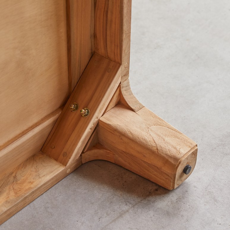 Ruth - Quadratischer Couchtisch aus massivem, recyceltem Teakholz