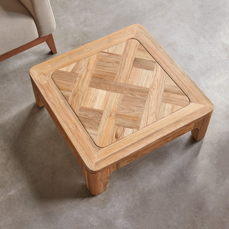 Ruth - Quadratischer Couchtisch aus massivem, recyceltem Teakholz