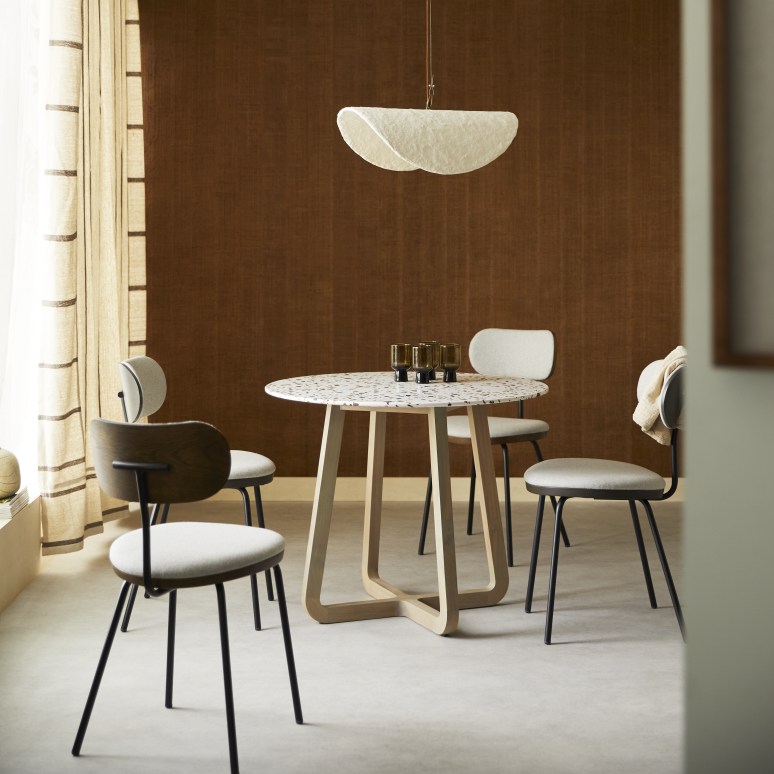 Elio - Tavolo tondo in battuto di terrazzo premium e legno di acacia massello, 4 persone