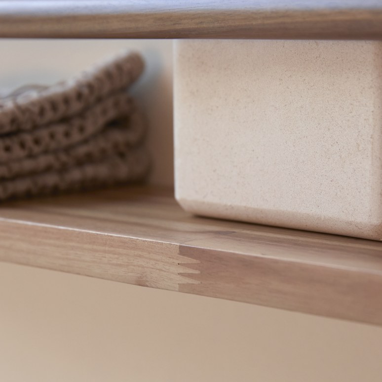 Lila - Estante de baño de acacia maciza de 60 cm