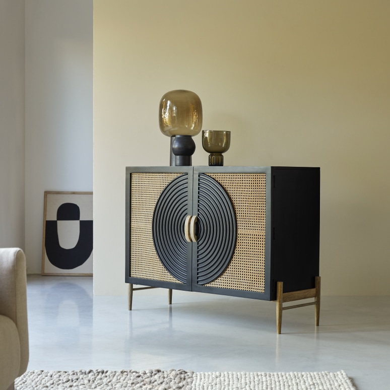 Sina - Sideboard aus massivem Mangoholz schwarz und Rattan 115 cm