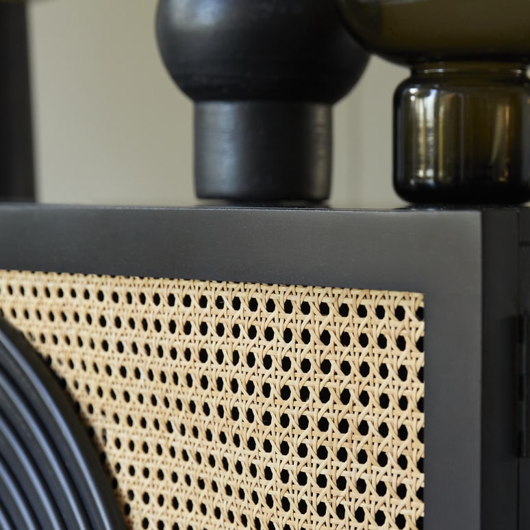 Sina - Sideboard aus massivem Mangoholz schwarz und Rattan 115 cm