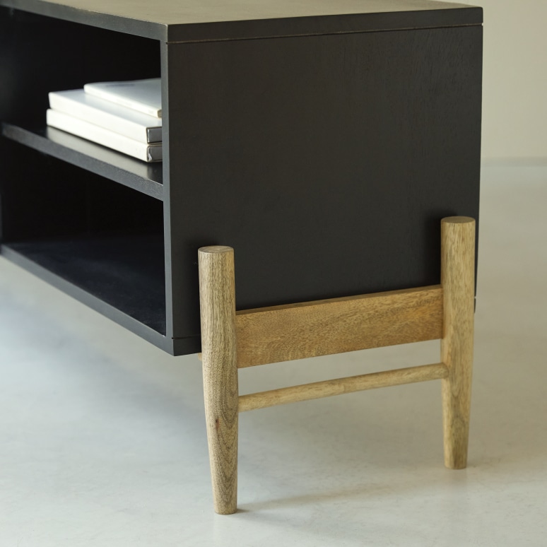 Sina - Tv-meubel van massief zwart mangohout en rotan 145 cm