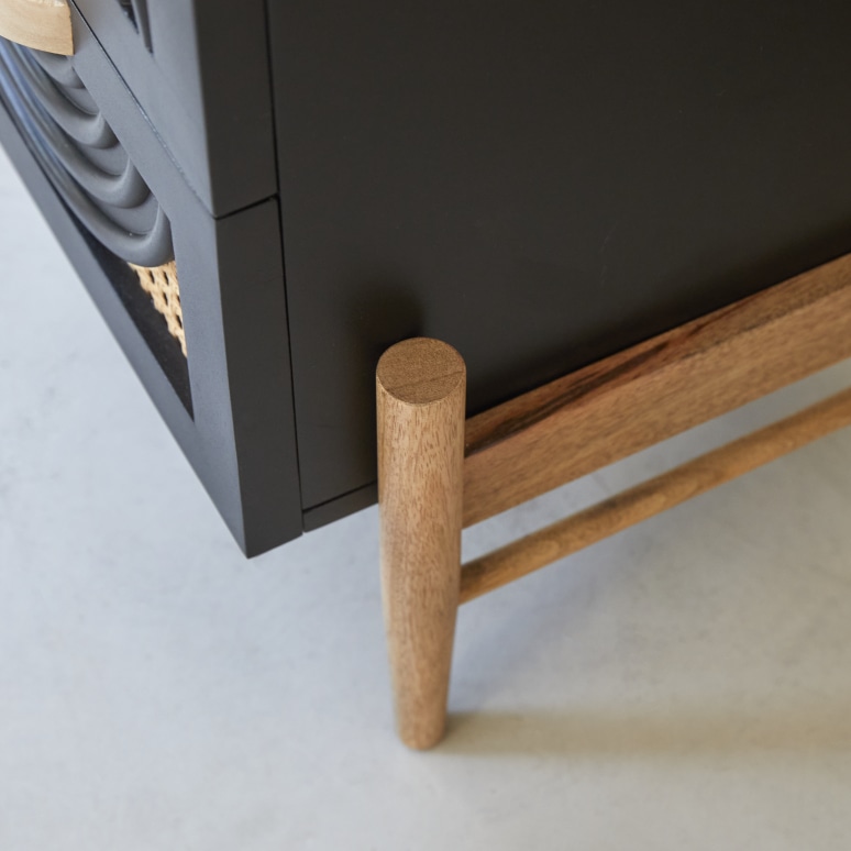 Sina - Comodino in legno di mango massello nero e rattan