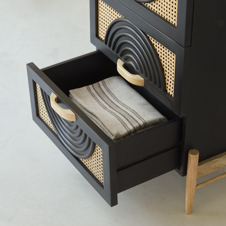 Sina - Ladekast van massief zwart mangohout en rotan