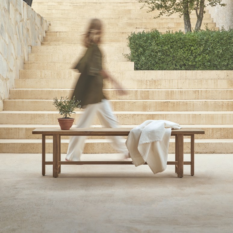 Antonia - Gartenbank aus massivem, recyceltem Teakholz