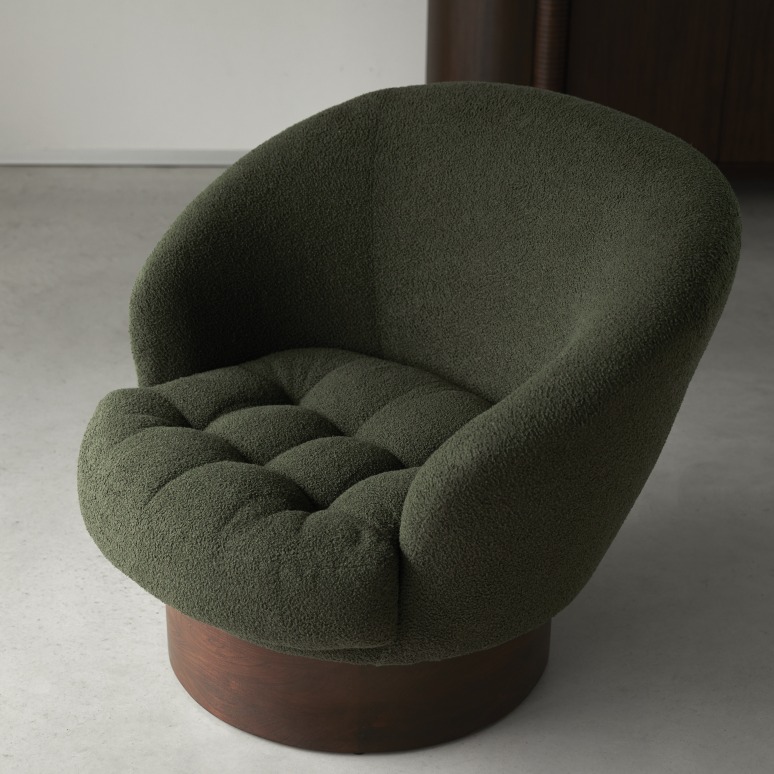 Ines - Fauteuil pivotant en Mindi et tissu vert