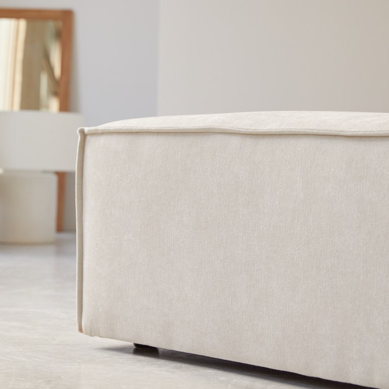 Dario - Voetenbank in beige stof