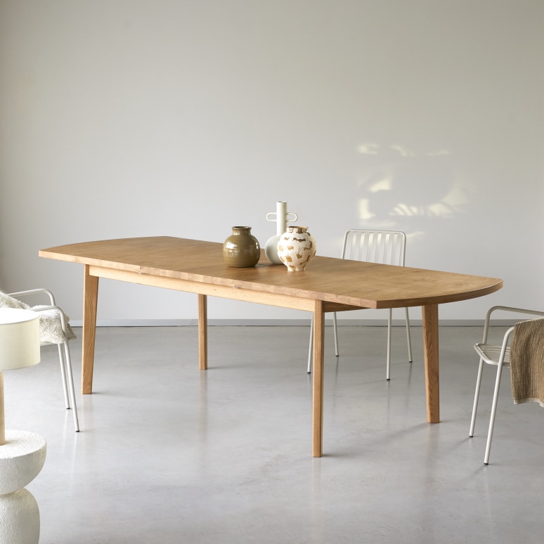 Maia - 6–12-seater extendable table in solid oak