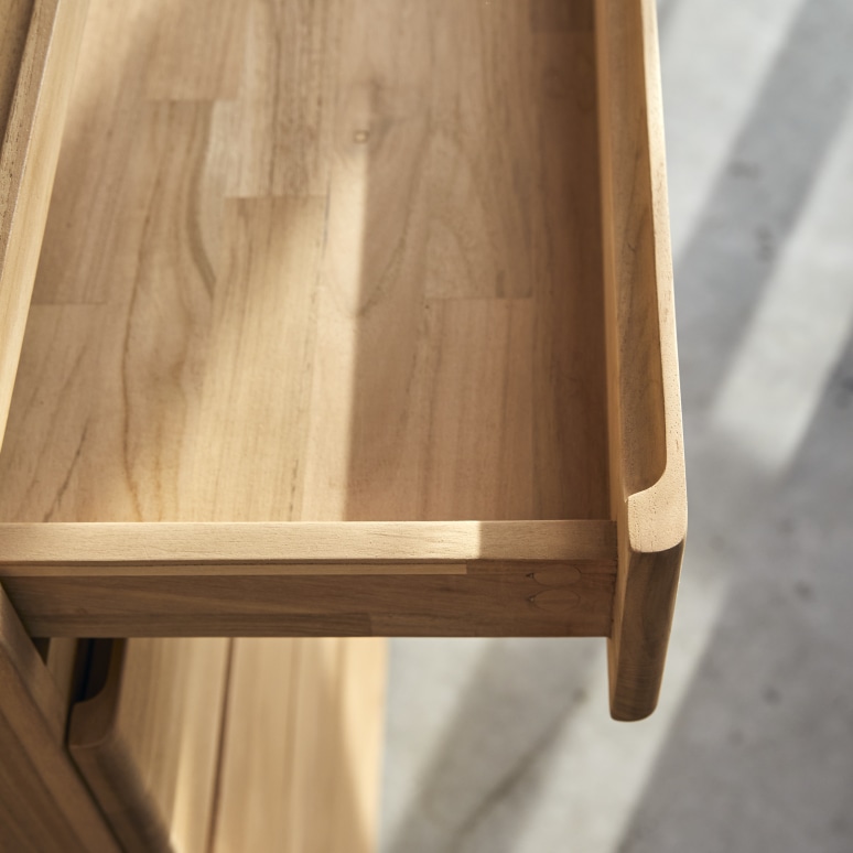 Nino - Hoge commode in massief teak