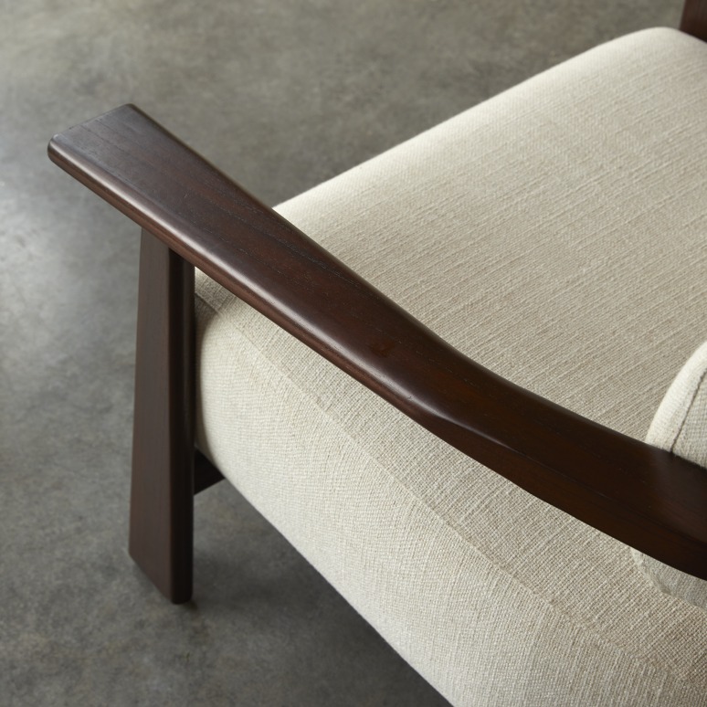 Matéo - Sillón de madera maciza de mindi y tela color crudo